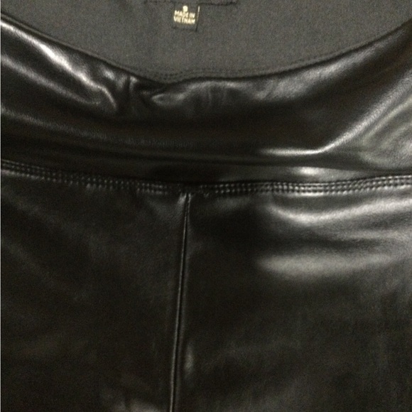 Shine Star pleather shorts with wide waistband. Polyester and spandex. Size S - Picture 2 of 2